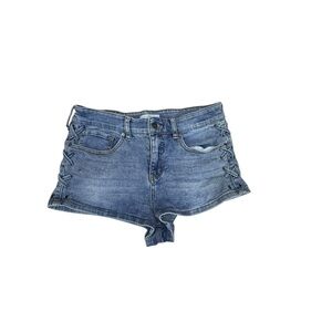 Austin landing.Distressed Blue Jean Shorts with Frayed Hem